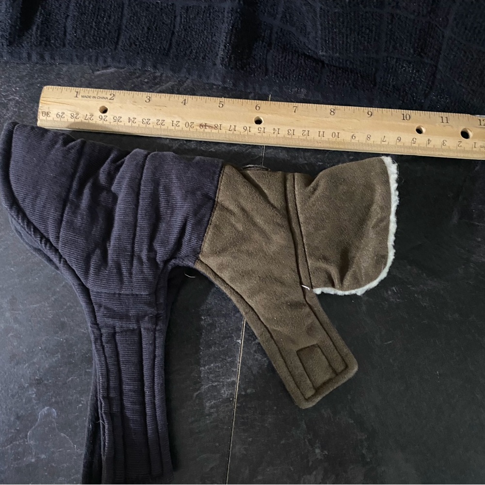 PS+ Brand used pet quilted vest made of black corduroy and brown faux suede.